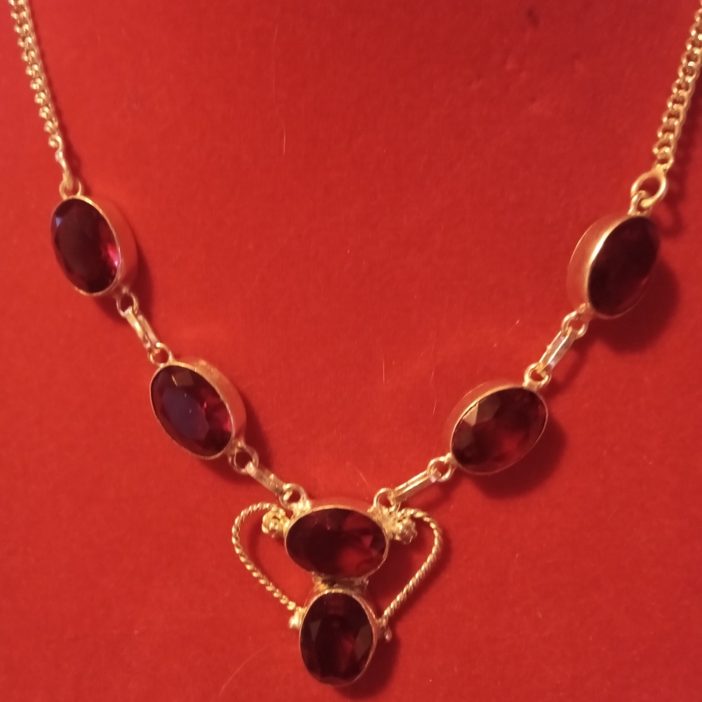 MOZAMBIQUE RED GARNET NECKLACE.